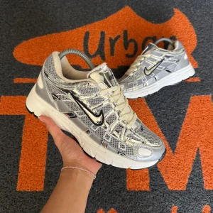 NIKE P-6000 PLATA